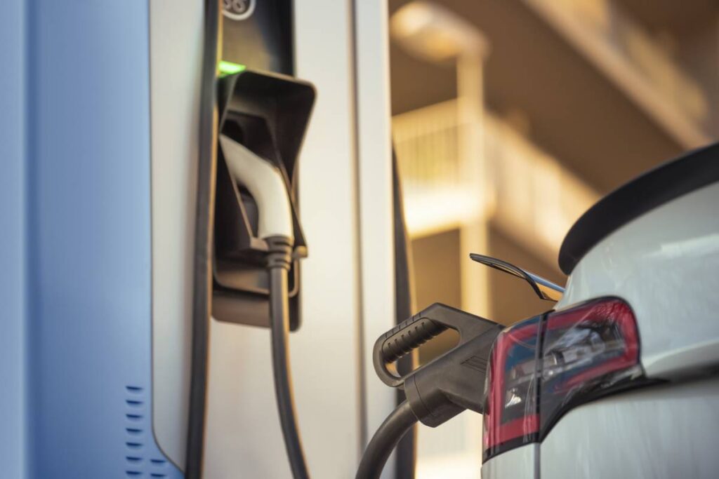 Gestion des bornes de recharge : comment en faire profiter au mieux vos collaborateurs ?
